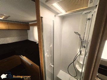 I 12Adria Matrix670SL Semintegrale5Posti Adria Letti Gemelli Posteriori Veicolo ANoleggio Nolo Camper Doccia